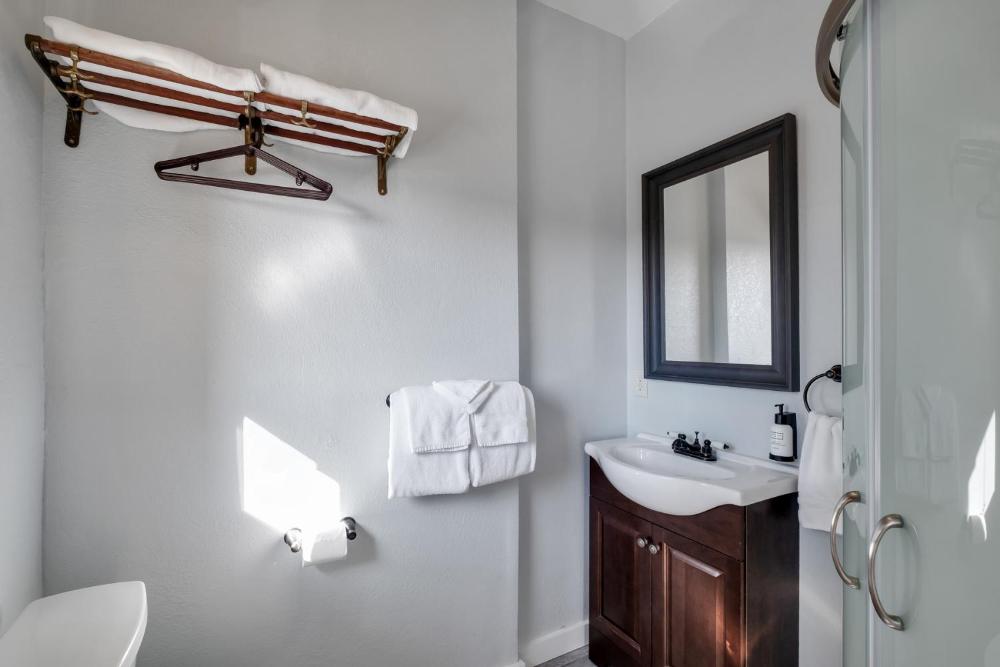 Premium Double Room - Two Queen Beds, Private Bathroom interior